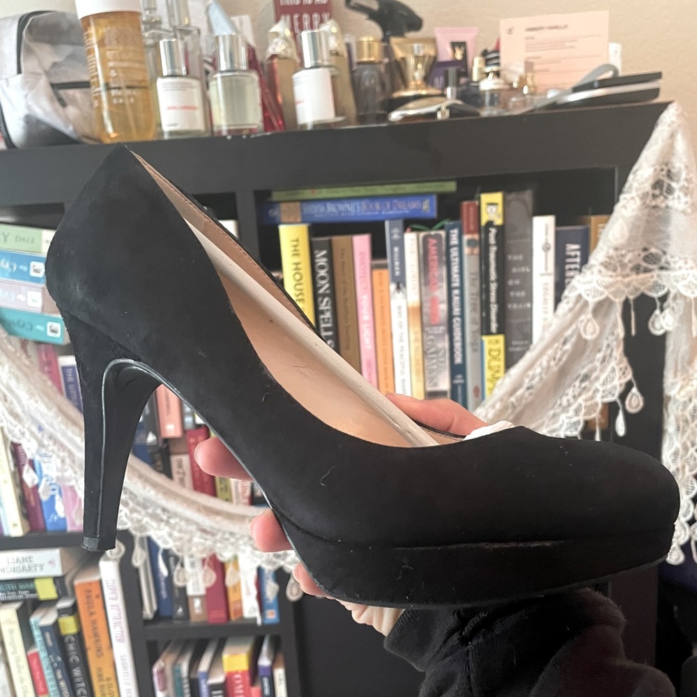Black suede Marc Fisher pumps SZ 7.5 M